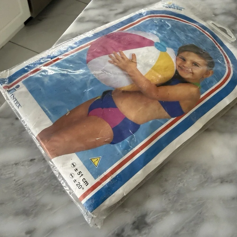 Vintage 1999 Intex The Wet Set Beach Ball 20